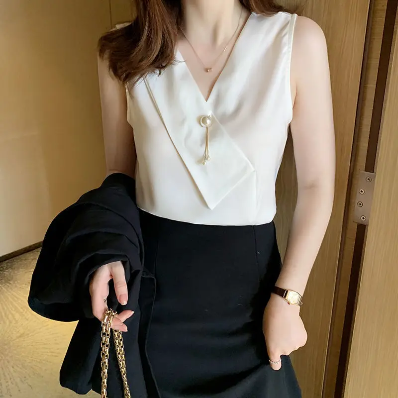 2023 Summer Woman V Neck Vintage Fashion Vests Female Solid Sleeveless Style Tops Ladies Blouses Loose Casual T-shirts Top A65
2023 Summer Woman V Neck Vintage Fashion Vests Female Solid Sleeveless Style Tops Ladies Blouses Loose Casual T-shirts Top A65