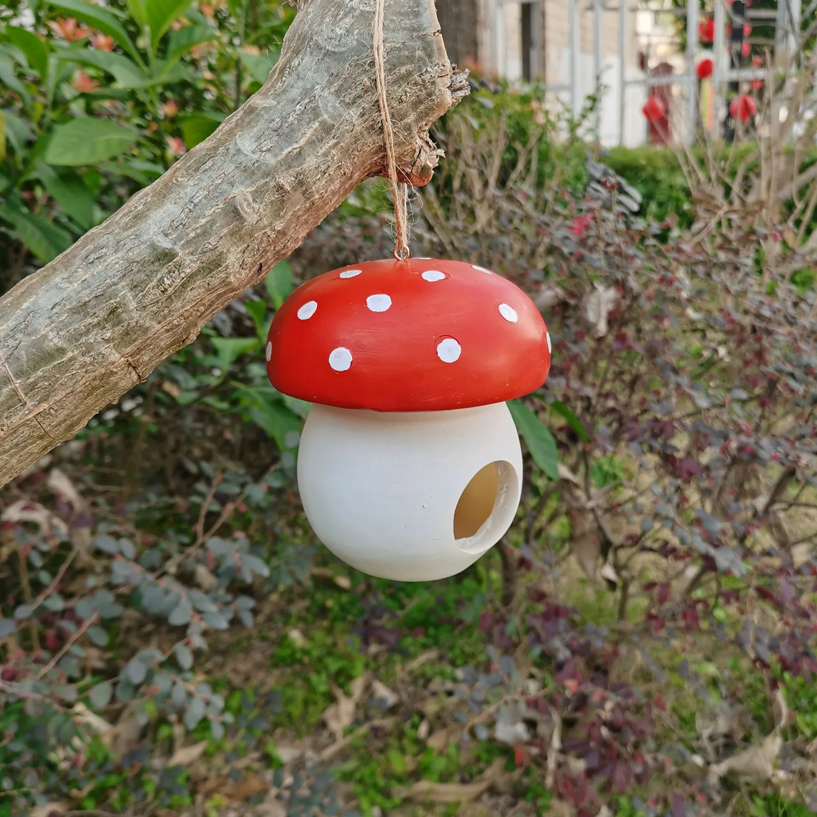 Resin Mushroom Shaped Bird Feeder Decorative Humming Bird Feeder Outside Hangings Feeder Garden Backyard Decor Gift For Bird
Resin Mushroom Shaped Bird Feeder Decorative Humming Bird Feeder Outside Hangings Feeder Garden Backyard Decor Gift For Bird