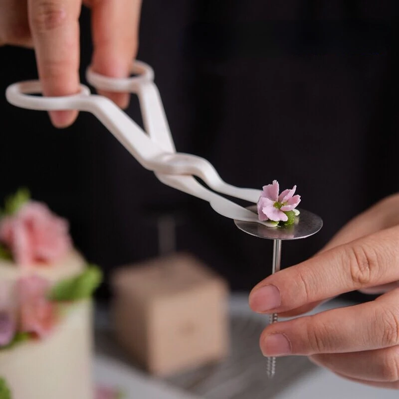 

2pcs/set Stainless Steel Cake Flower Needle and Plastic Scissor Baking Cake Decorating Tools Nails Fondant Decor Flowers Lifter