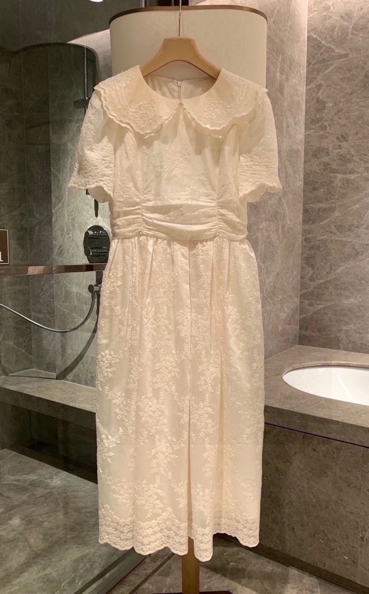 Spring/Summer collar dress Custom collar splicing custom embroidery fabric high waist line design
Spring/Summer collar dress Custom collar splicing custom embroidery fabric high waist line design