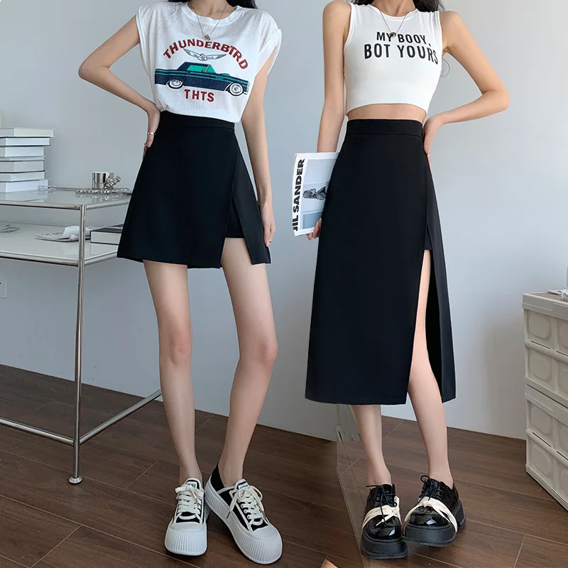 New A-line short skirt with a high waist and a slim drape feeling. Mid length covered buttocks skirt
New A-line short skirt with a high waist and a slim drape feeling. Mid length covered buttocks skirt