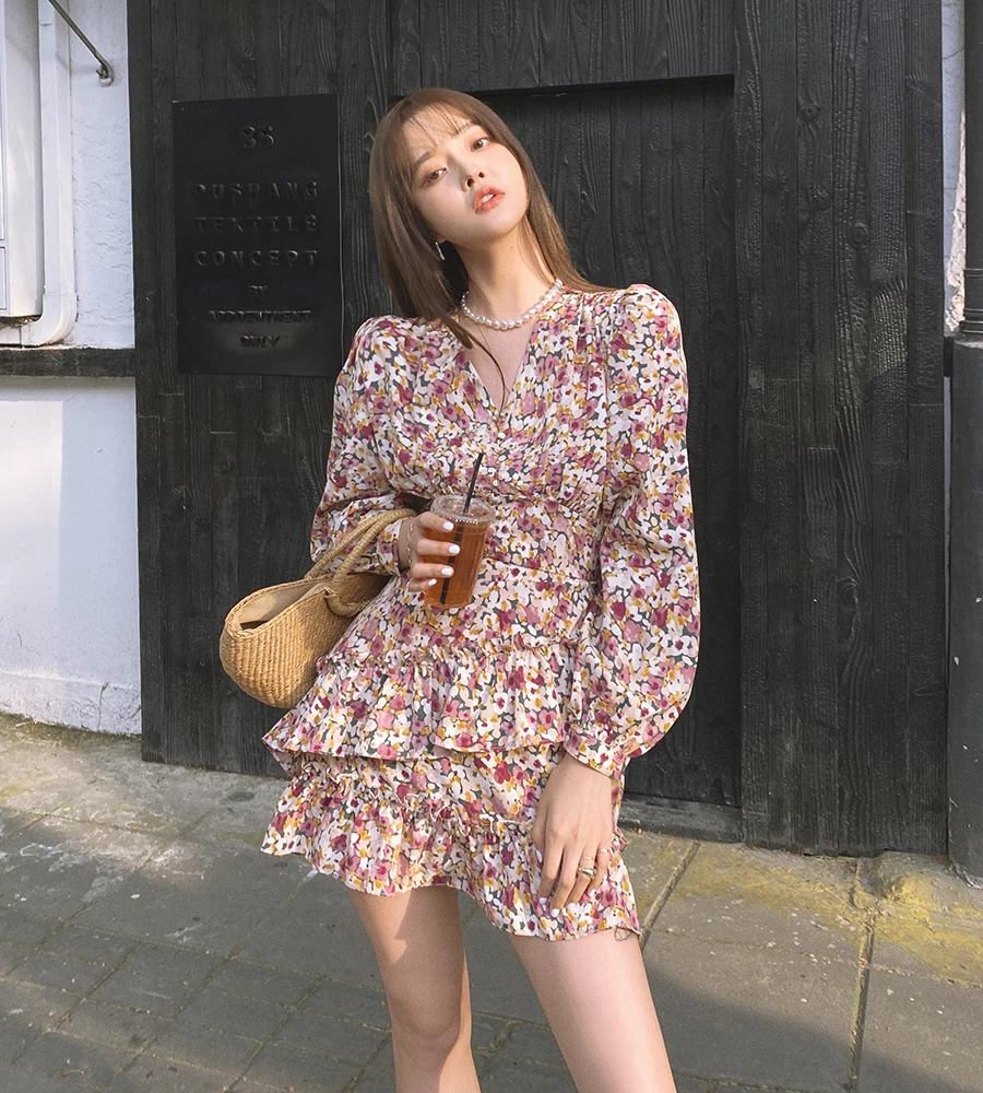 2022 spring new women's floral dress long-sleeved waist bellflower French fairy chiffon v-neck short skirt
2022 spring new women's floral dress long-sleeved waist bellflower French fairy chiffon v-neck short skirt