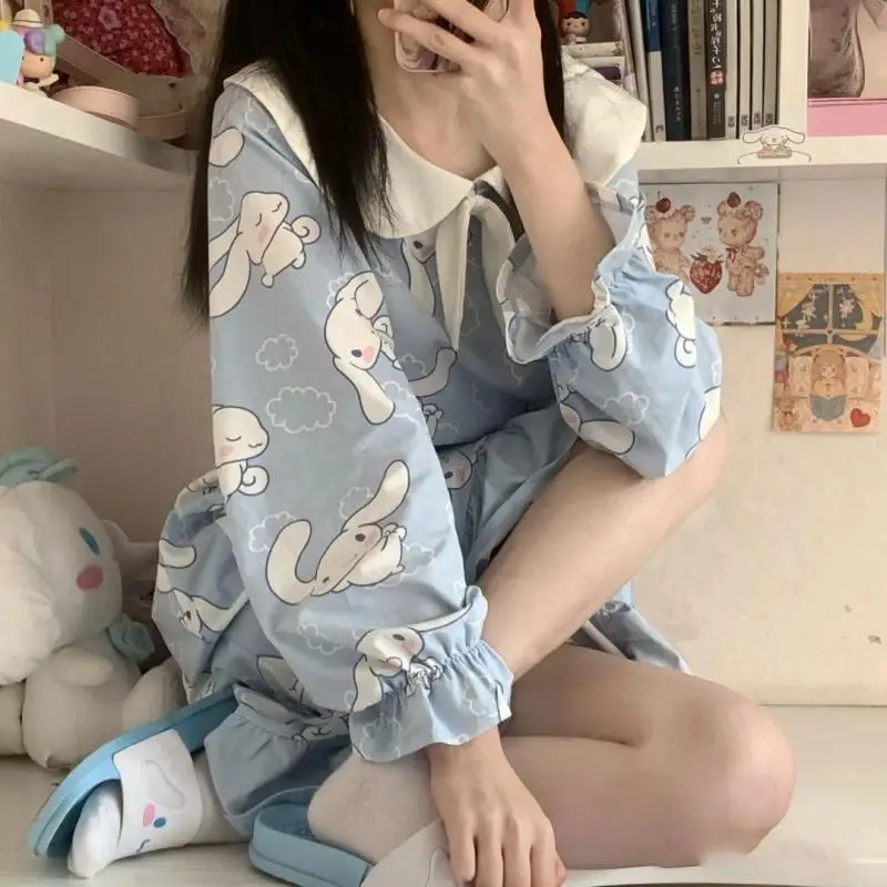 Kawaii Sanriod аниме хобби Cinnamoroll весна осень Женская темно-синяя ночная рубашка с бантом и коротким рукавом подарок для девушки
Kawaii Sanriod аниме хобби Cinnamoroll весна осень Женская темно-синяя ночная рубашка с бантом и коротким рукавом подарок для девушки