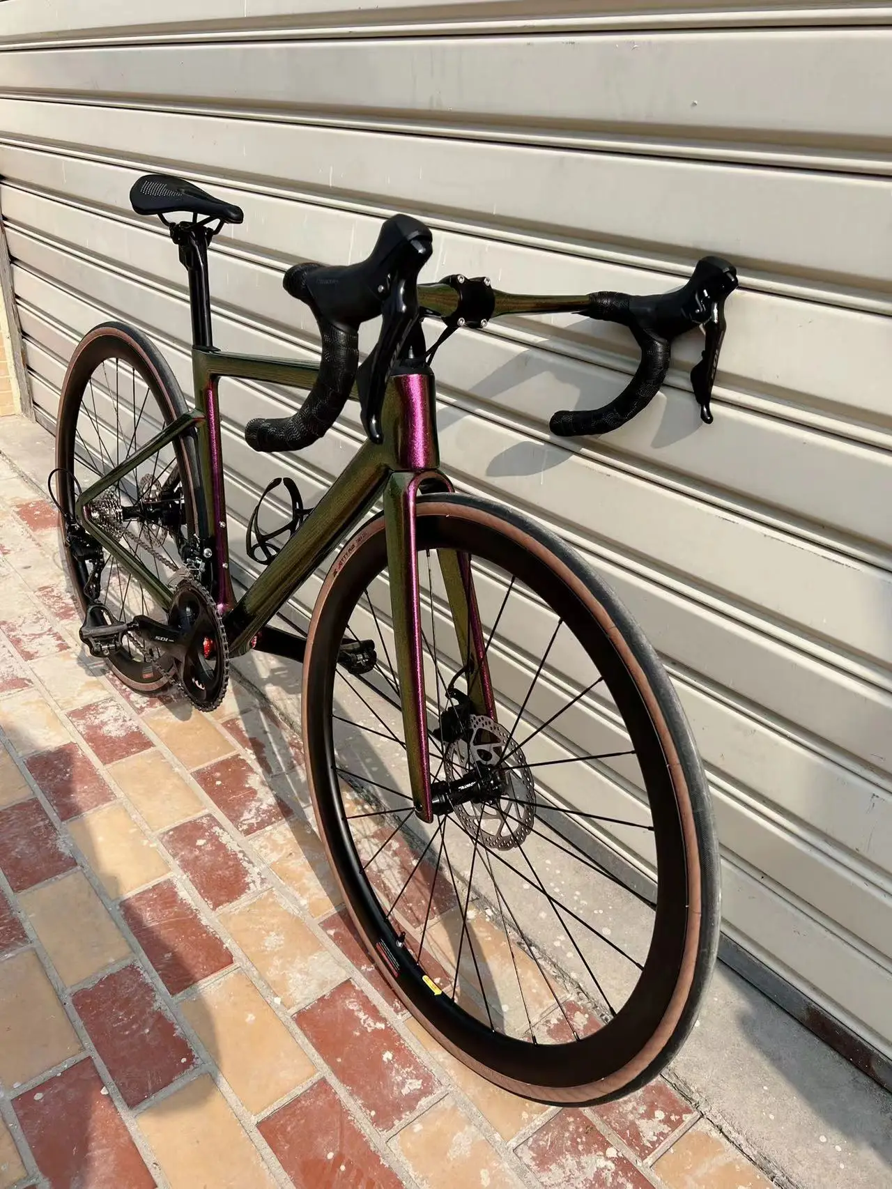 2021 Новый углеродный каркас, дорожный велосипед UCI обеспечивает самый легкий велосипед, совместимый с оборудованием, и углеродная рама для д...
2021 Новый углеродный каркас, дорожный велосипед UCI обеспечивает самый легкий велосипед, совместимый с оборудованием, и углеродная рама для д...
