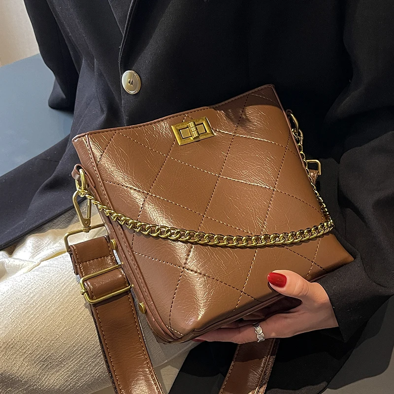 Маленькая женская сумка нишевого дизайна на осень/зиму, новинка 2022, лидер продаж, сумка-мессенджер, сумка на плечо, сумка-ведро
Маленькая женская сумка нишевого дизайна на осень/зиму, новинка 2022, лидер продаж, сумка-мессенджер, сумка на плечо, сумка-ведро