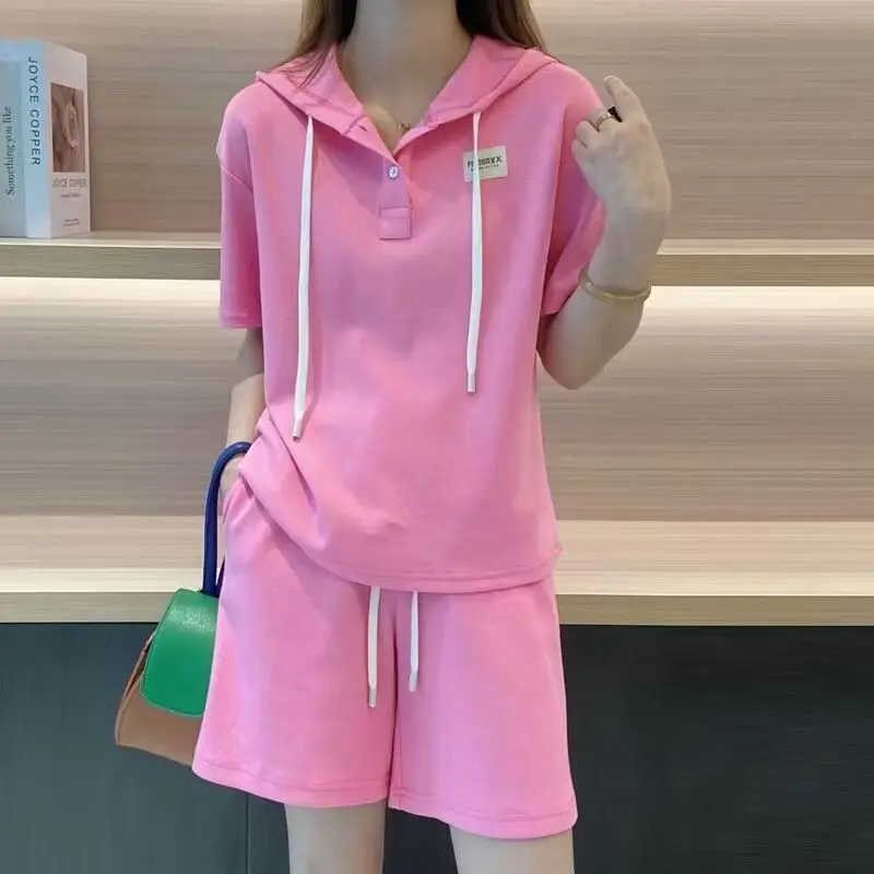 2023 New Summer European Fashion Trend Foreigner Age Reducing Hooded Casual Loose Sweater Short Sleeve Shorts Two Piece Set
2023 New Summer European Fashion Trend Foreigner Age Reducing Hooded Casual Loose Sweater Short Sleeve Shorts Two Piece Set