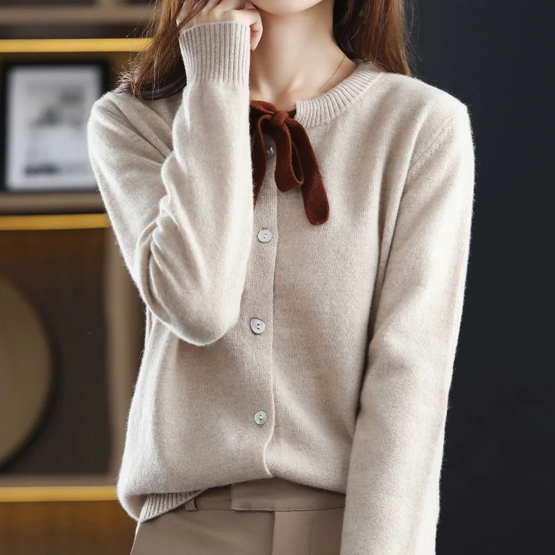 100% Wool Cardigan For Women 2022 Autumn/winter Pure Color Single-breasted Round Neck Drawstring Fashion Knit Sweater
100% Wool Cardigan For Women 2022 Autumn/winter Pure Color Single-breasted Round Neck Drawstring Fashion Knit Sweater