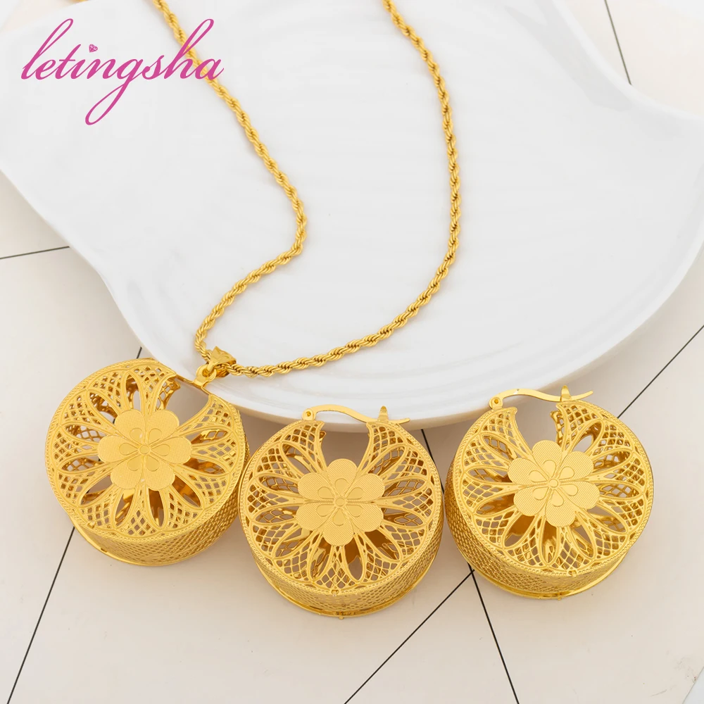 Dubai Gold Color Hollow Flower Design Jewelry Sets African Fashion Earrings Pendent Necklace Sets Daily Wear Anniversary Gifts
Dubai Gold Color Hollow Flower Design Jewelry Sets African Fashion Earrings Pendent Necklace Sets Daily Wear Anniversary Gifts