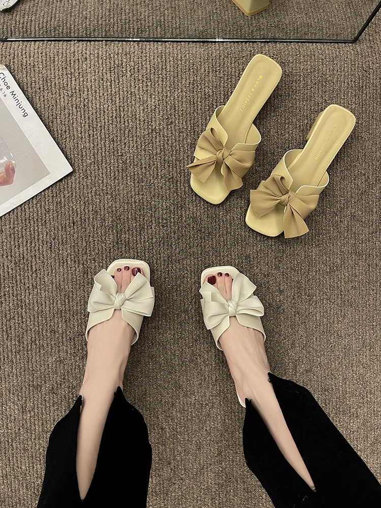 Women's Shoes Slippers Outdoor Wear 2022 New Summer Bow Thick Heels Non-slip Fashion Medium Heels
Women's Shoes Slippers Outdoor Wear 2022 New Summer Bow Thick Heels Non-slip Fashion Medium Heels