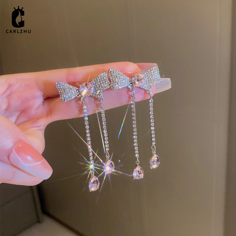Новинка 2022, длинные висячие серьги с кристаллами и кисточками для женщин, изысканные блестящие Висячие серьги Стразы с бантом, украшения для вечеринок, подарки
Новинка 2022, длинные висячие серьги с кристаллами и кисточками для женщин, изысканные блестящие Висячие серьги Стразы с бантом, украшения для вечеринок, подарки
