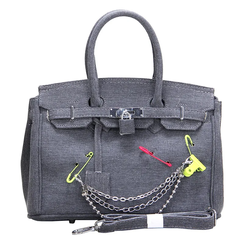 Spoof pin button vintage rag beggar canvas bag 2022 new fashion casual portable messenger bag
Spoof pin button vintage rag beggar canvas bag 2022 new fashion casual portable messenger bag