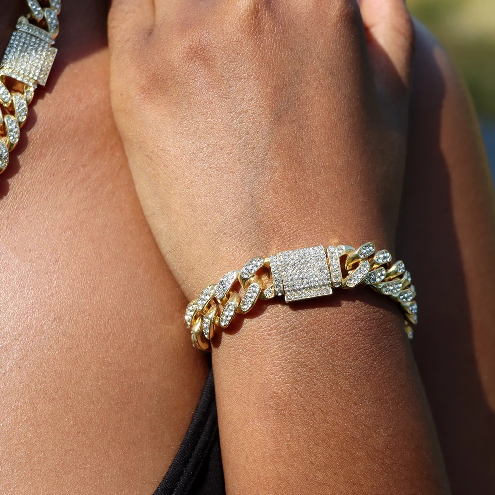 New Fashion Iced Out Chunky Cuban Link Chain Bracelet For Women Men 13MM Bling Paved Rhinestone Cuban Bracelet Party Jewelry
New Fashion Iced Out Chunky Cuban Link Chain Bracelet For Women Men 13MM Bling Paved Rhinestone Cuban Bracelet Party Jewelry