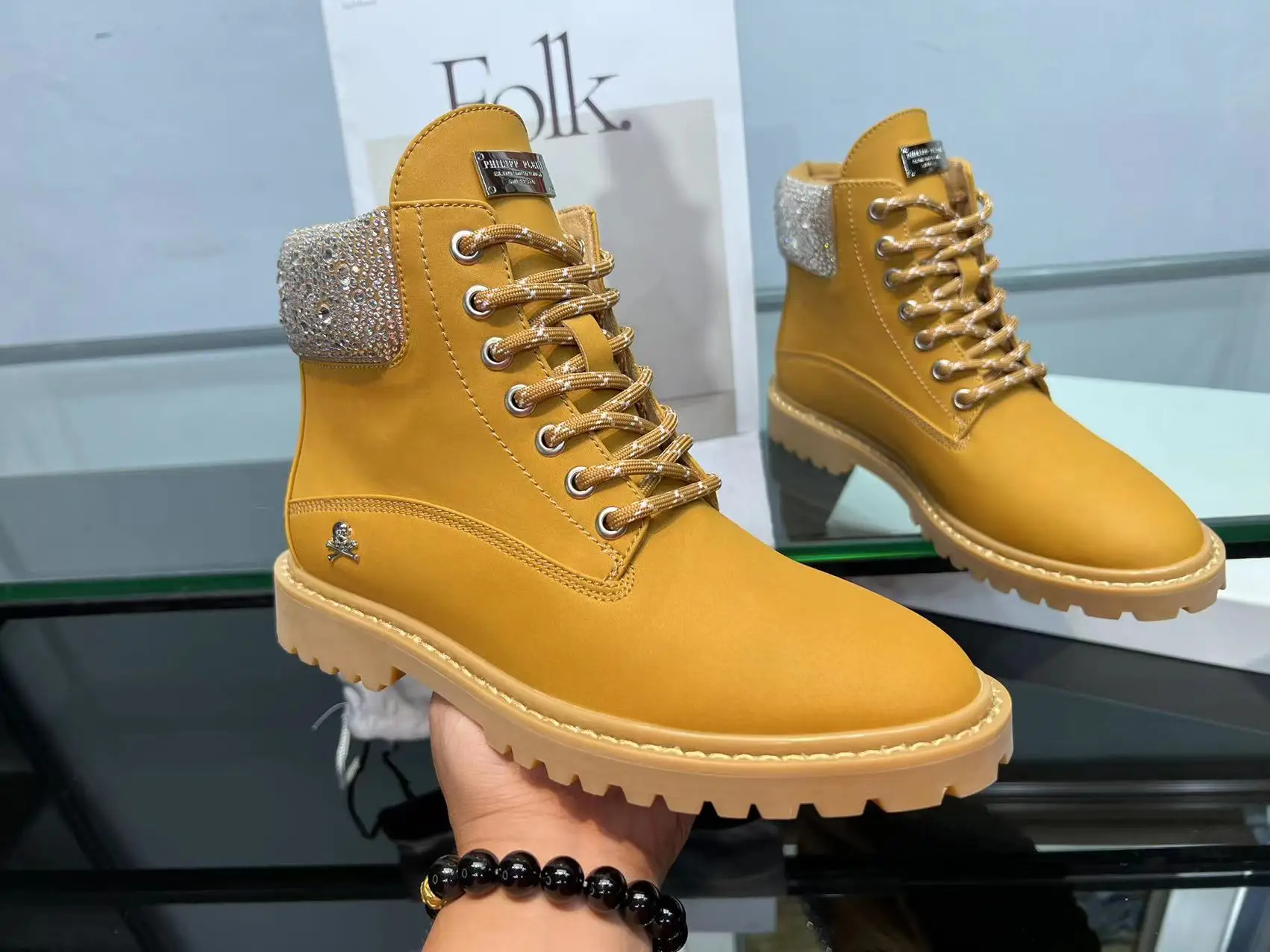 New autumn and winter kickable rhubarb boots, leather thick soled strap, motorcycle Martin boots, women's Rhinestone Skull boots
New autumn and winter kickable rhubarb boots, leather thick soled strap, motorcycle Martin boots, women's Rhinestone Skull boots