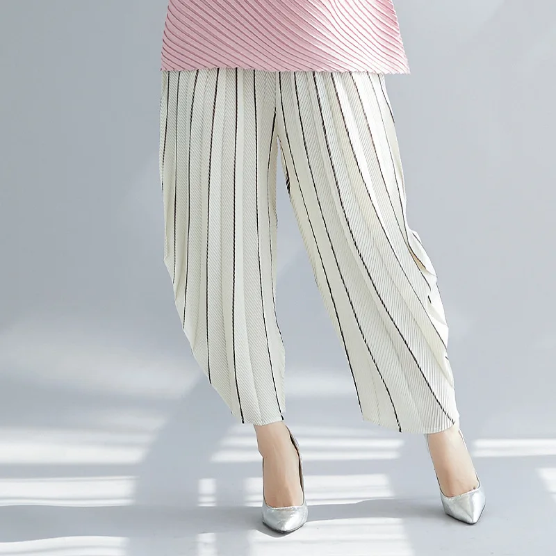 Miyake folds 2022 new spring and autumn high waist drape casual wide leg pants women are thin and versatile loose trousers
Miyake folds 2022 new spring and autumn high waist drape casual wide leg pants women are thin and versatile loose trousers