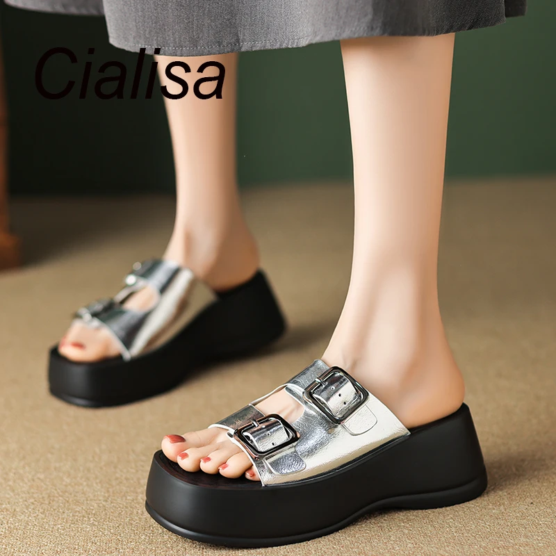 Женские шлепанцы из натуральной кожи, на толстом каблуке, с открытым носком
Женские шлепанцы из натуральной кожи, на толстом каблуке, с открытым носком