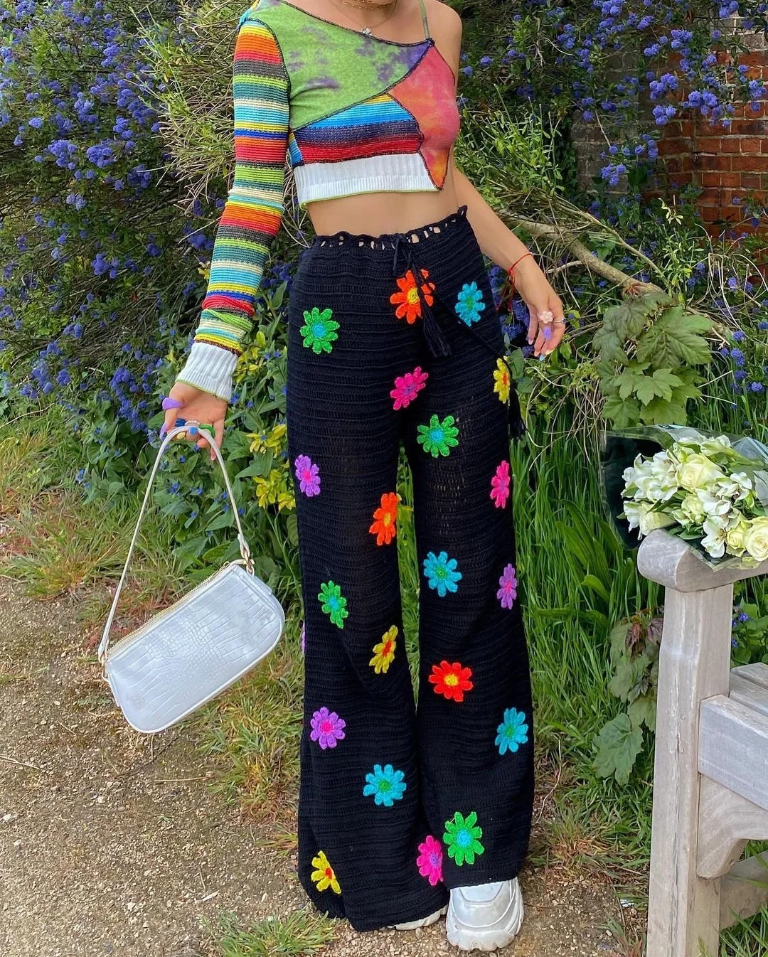 2022 Summer Boho See Through Flared Pants Women High Waist Sheer Flower Embroidery Knitted Crochet Beach Holiday Long Trousers
2022 Summer Boho See Through Flared Pants Women High Waist Sheer Flower Embroidery Knitted Crochet Beach Holiday Long Trousers