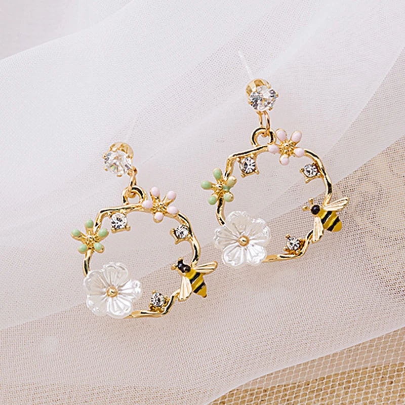Women's Elegant Bee Flower Circle Painting Oil Rhinestone Animal Stud Earrings New Trend Girls Party Wedding Jewelry Brincos
Women's Elegant Bee Flower Circle Painting Oil Rhinestone Animal Stud Earrings New Trend Girls Party Wedding Jewelry Brincos
