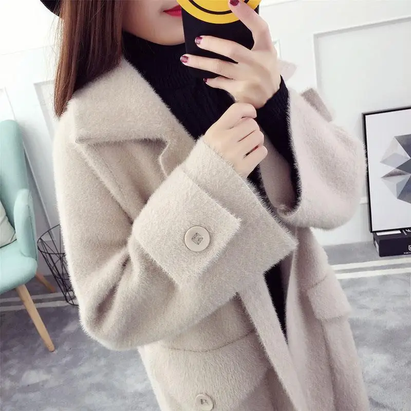 Mink Mid-length Coat Women's 2022 Autumn and Winter A-straight New Korean Version Casual Fashion Button Loose Top Femme M753
Mink Mid-length Coat Women's 2022 Autumn and Winter A-straight New Korean Version Casual Fashion Button Loose Top Femme M753