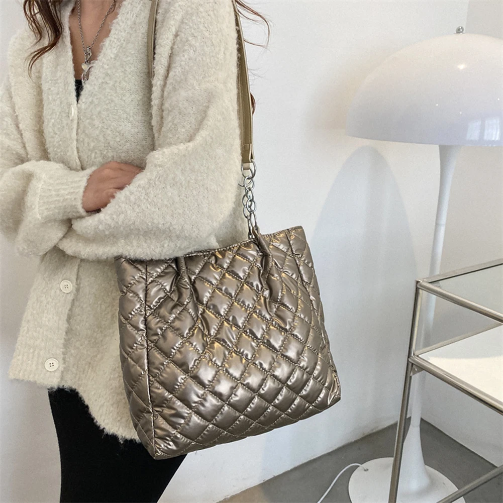 Autumn Winter Women Tote Bag Quilted Cotton Padded Top-handle Bags Large-capacity Chain Solid Travel Satchel for School Office
Autumn Winter Women Tote Bag Quilted Cotton Padded Top-handle Bags Large-capacity Chain Solid Travel Satchel for School Office