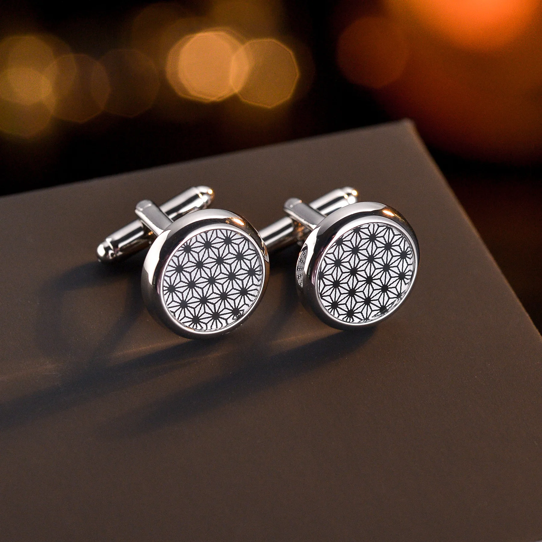 High Quality Round Cufflinks Vintage Men's Shirt Cufflink Flower Printed Cuff Links Friends Men Accessories
High Quality Round Cufflinks Vintage Men's Shirt Cufflink Flower Printed Cuff Links Friends Men Accessories