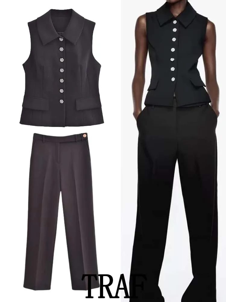 Комплект из двух предметов, однобортный жилет и длинные брюки с высокой талией
Комплект из двух предметов, однобортный жилет и длинные брюки с высокой талией