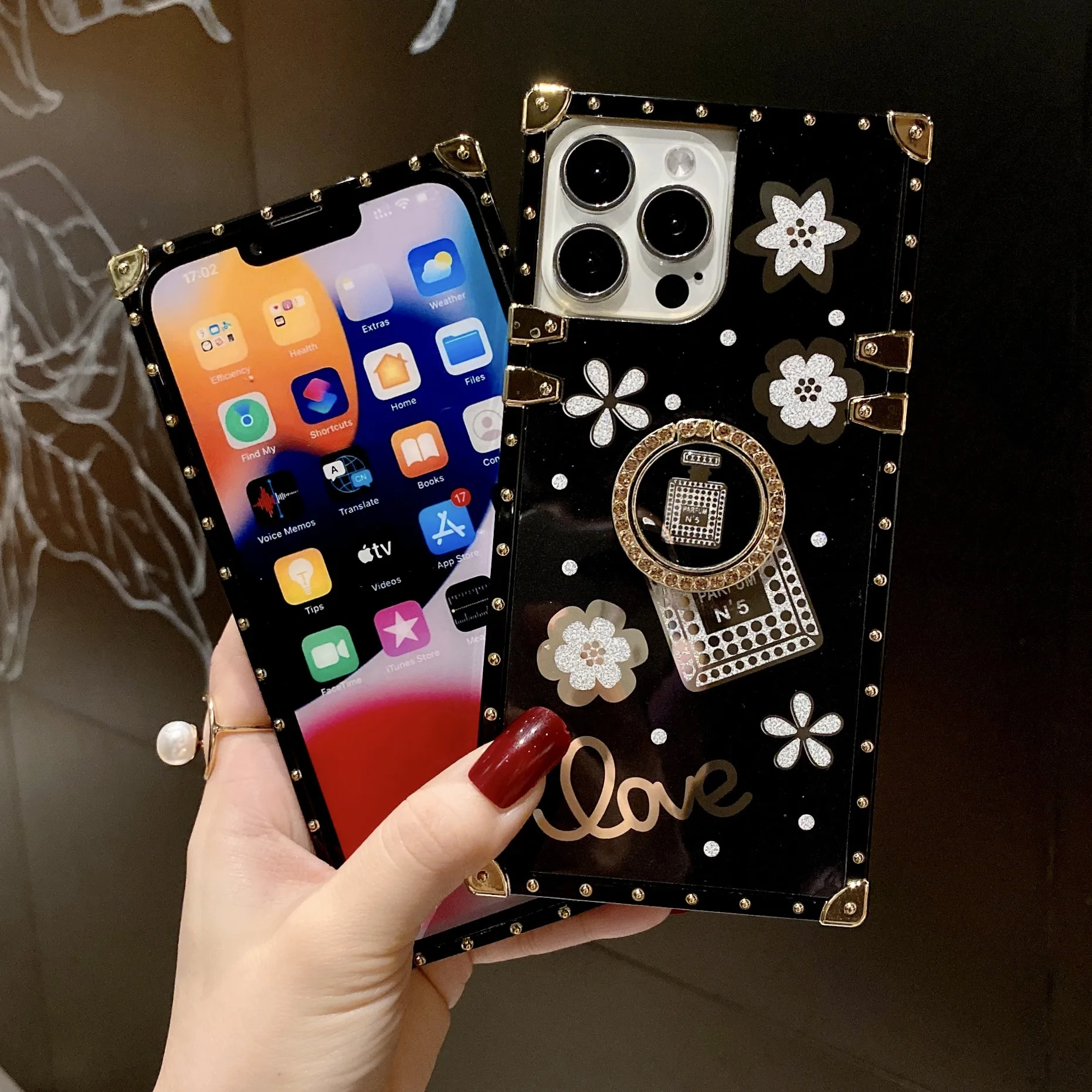 Suitable for Apple 13 12 IPhone11 Pro Max 7 8 XR XS New Petitgrain Bottle Pattern Deluxe Phone Leather Case
Suitable for Apple 13 12 IPhone11 Pro Max 7 8 XR XS New Petitgrain Bottle Pattern Deluxe Phone Leather Case