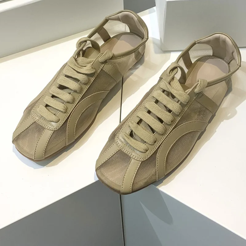 Женские кроссовки с сетчатым верхом, повседневные кожаные кроссовки на шнуровке, с круглым носком, на плоской подошве, Новинка лета 2022
Женские кроссовки с сетчатым верхом, повседневные кожаные кроссовки на шнуровке, с круглым носком, на плоской подошве, Новинка лета 2022