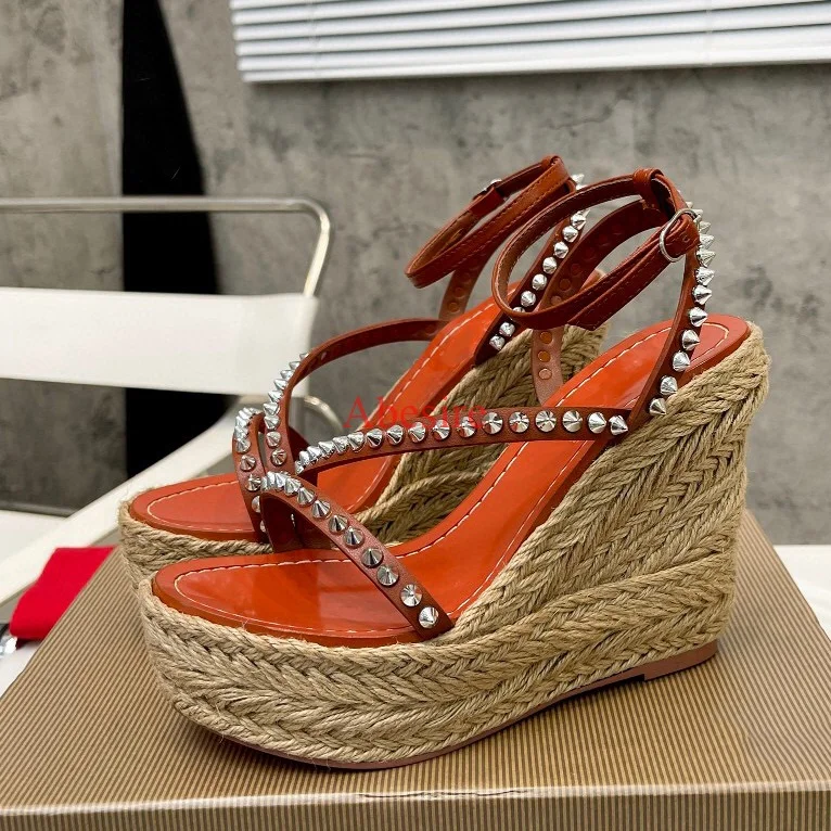 Women's Wedge Sandals Strap Braided Rivet String Wrap Buckle Round Toe Open High Heels Solid Color Metal Design Luxury Shoes
Women's Wedge Sandals Strap Braided Rivet String Wrap Buckle Round Toe Open High Heels Solid Color Metal Design Luxury Shoes