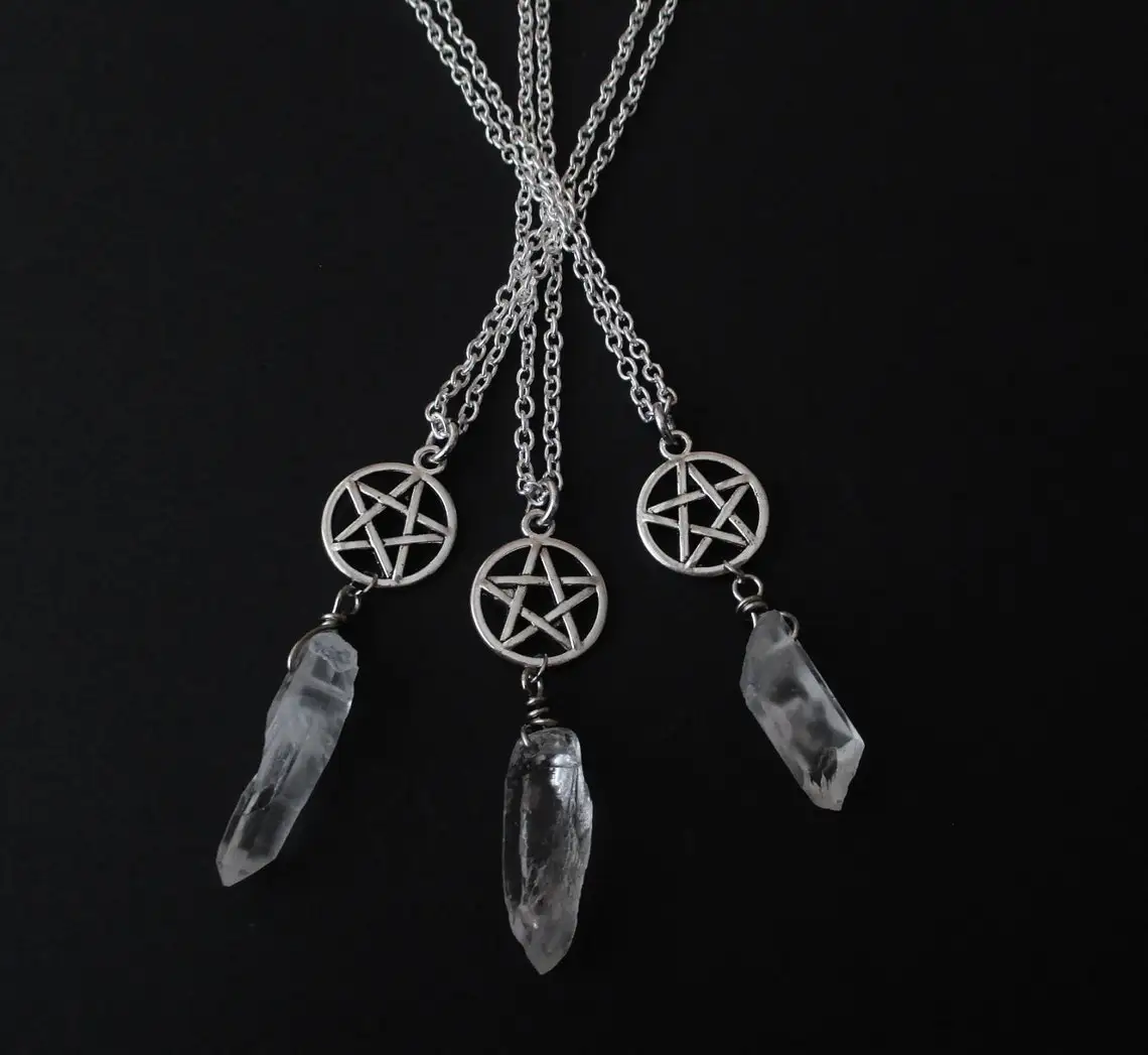 1Pcs Pentacle Necklace with Raw Quartz Crystal Point - Pentagram Necklace - Goth Jewelry - Wicca
1Pcs Pentacle Necklace with Raw Quartz Crystal Point - Pentagram Necklace - Goth Jewelry - Wicca
