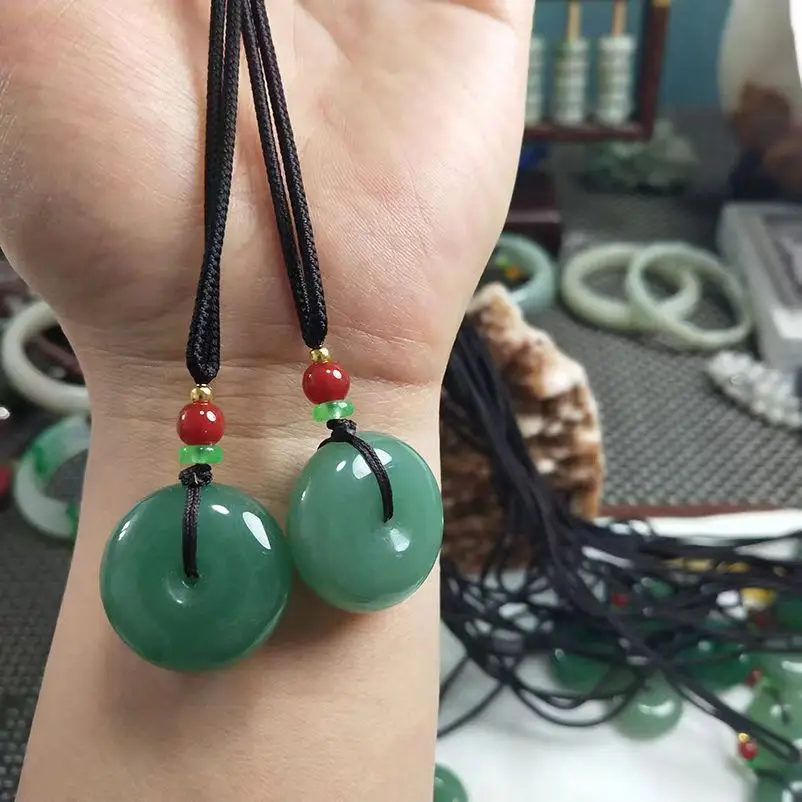Wholesale of Dongling Jade Peace Buckle Pendant Full green Peace Buckle Pendant
Wholesale of Dongling Jade Peace Buckle Pendant Full green Peace Buckle Pendant
