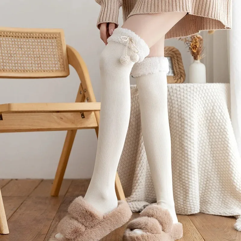 

Японские плюшевые чулки в Вертикальную Полоску, милые осенне-зимние колготки, милые носки до колена из овечьей шерсти, с шариками, в стиле Лолиты
