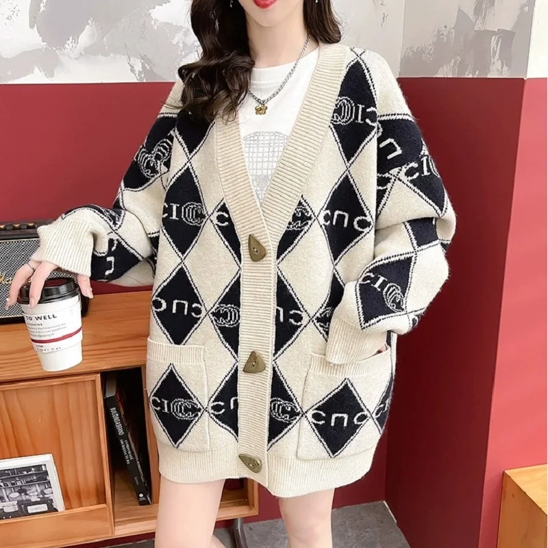 Fashion contrast color letter sweater women 2023 autumn and winter new loose and lazy wind large size knit cardigan
Fashion contrast color letter sweater women 2023 autumn and winter new loose and lazy wind large size knit cardigan