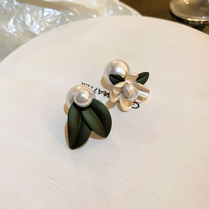 2022 New Arrival Stud Earrings Fashion Metal Women Classic Asymmetric Pearl Earrings Flower Leaf Trendy Female Jewelry
2022 New Arrival Stud Earrings Fashion Metal Women Classic Asymmetric Pearl Earrings Flower Leaf Trendy Female Jewelry