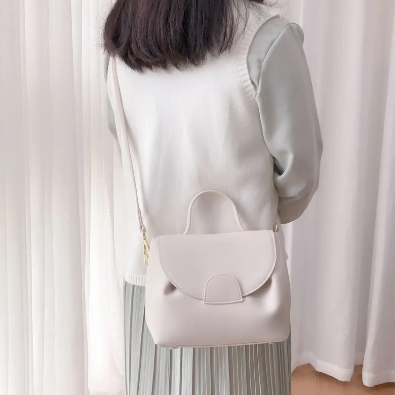 Нишевая сумка для женщин, новинка 2021, французская Ретро сумка для врача, элитный дизайн, на одно плечо, Портативная сумка-мессенджер
Нишевая сумка для женщин, новинка 2021, французская Ретро сумка для врача, элитный дизайн, на одно плечо, Портативная сумка-мессенджер