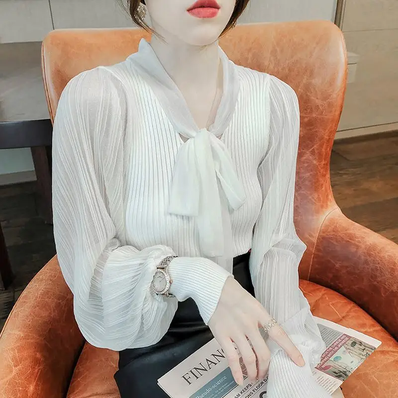 French Style Pullover 2023 Autumn New Blouse Sweet Ribbon Bandage Bow Collar Design Shirt Cute Lantern Sleeve Loose Knitwear
French Style Pullover 2023 Autumn New Blouse Sweet Ribbon Bandage Bow Collar Design Shirt Cute Lantern Sleeve Loose Knitwear