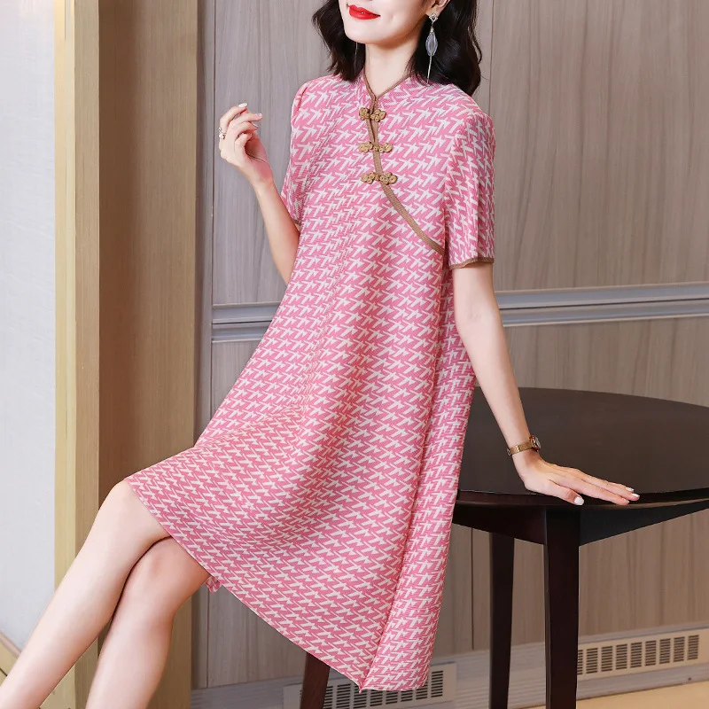 High-End Miyake Pleated Dress Women's Summer Elegant Middle-Aged Mother's Large Size Short Sleeve Improved Cheongsam Dress Women
High-End Miyake Pleated Dress Women's Summer Elegant Middle-Aged Mother's Large Size Short Sleeve Improved Cheongsam Dress Women
