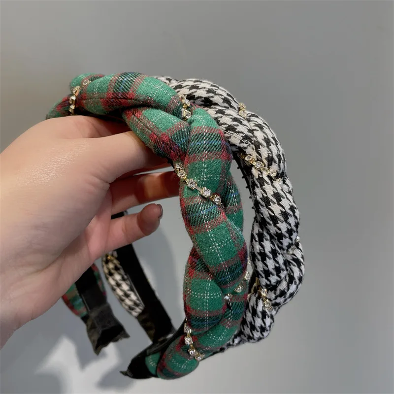 2022 new South Korea Dongdaemun luxury temperament twist headband female retro Hong Kong style high skull top ins niche style
2022 new South Korea Dongdaemun luxury temperament twist headband female retro Hong Kong style high skull top ins niche style