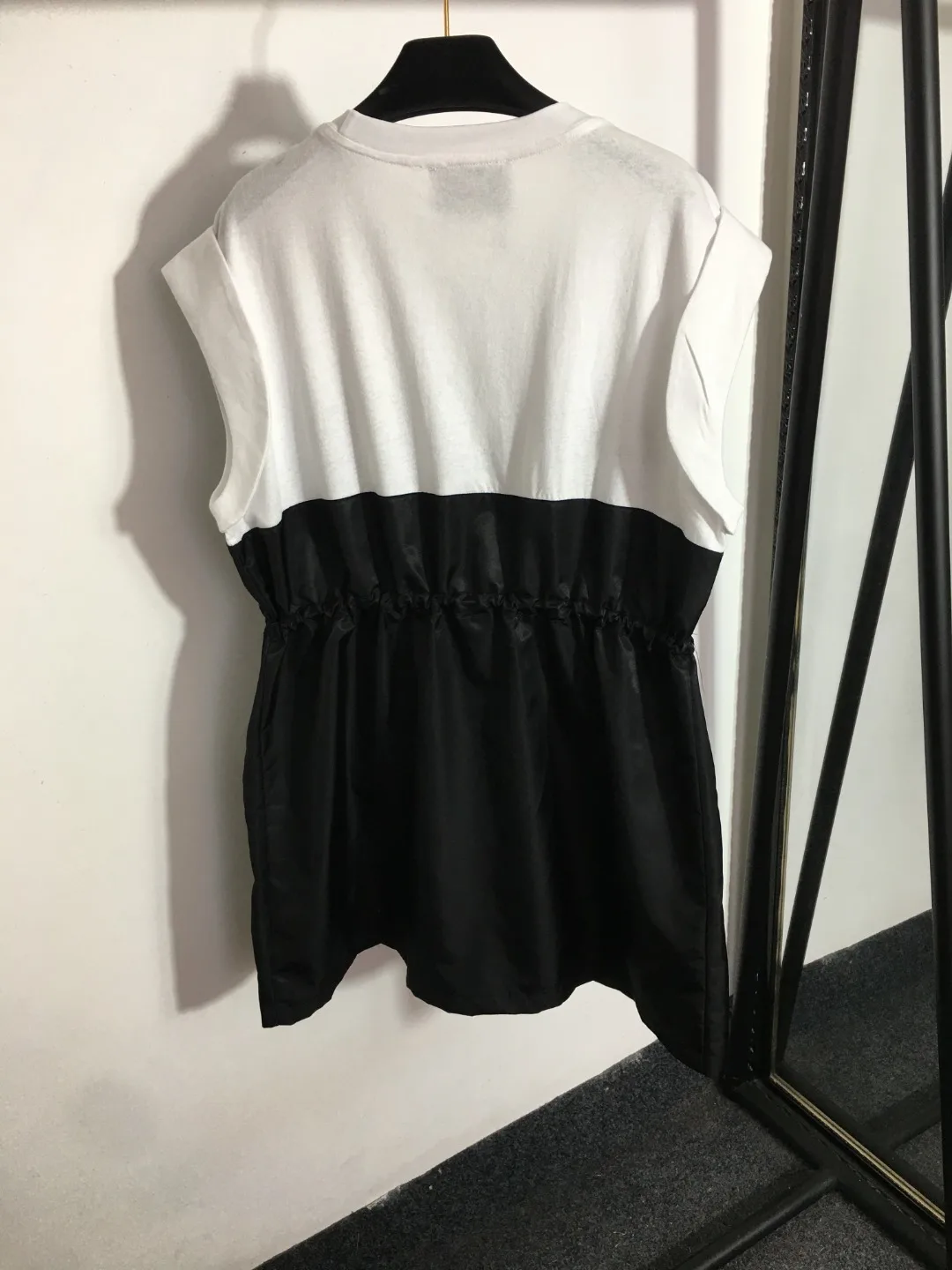 Summer Women's Short Dress O-neck Drawstring Waist Zip Pocket Black And White Panel Vest Skirt 1656364620
Summer Women's Short Dress O-neck Drawstring Waist Zip Pocket Black And White Panel Vest Skirt 1656364620