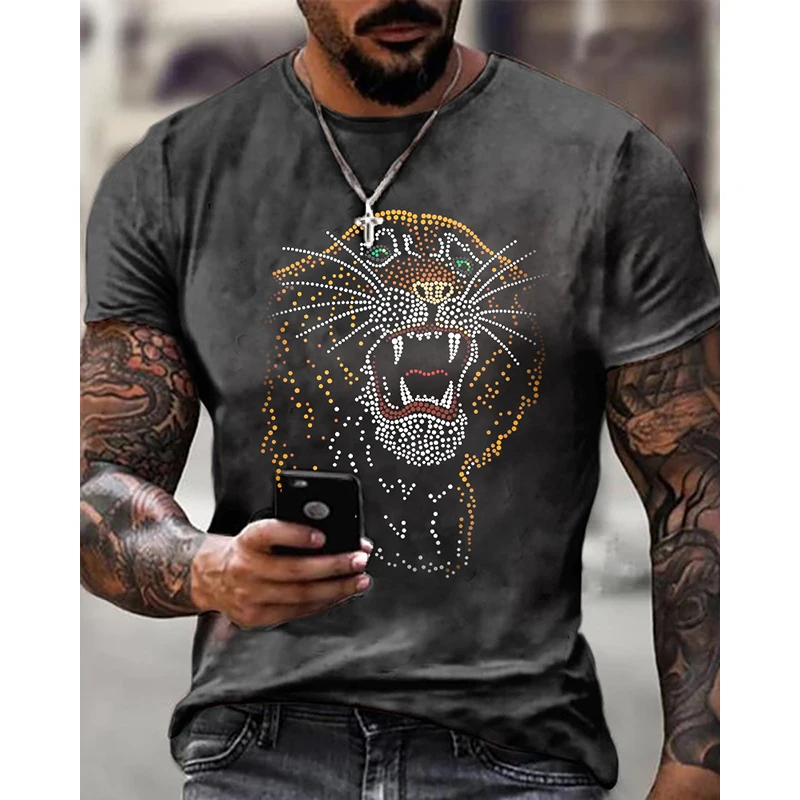 Fashion Men's Clothing High Quality Oversized Tee y2k Lion Rhinestone Designer Short Sleeve Tops Trip Casual Street T-shirts New
Fashion Men's Clothing High Quality Oversized Tee y2k Lion Rhinestone Designer Short Sleeve Tops Trip Casual Street T-shirts New