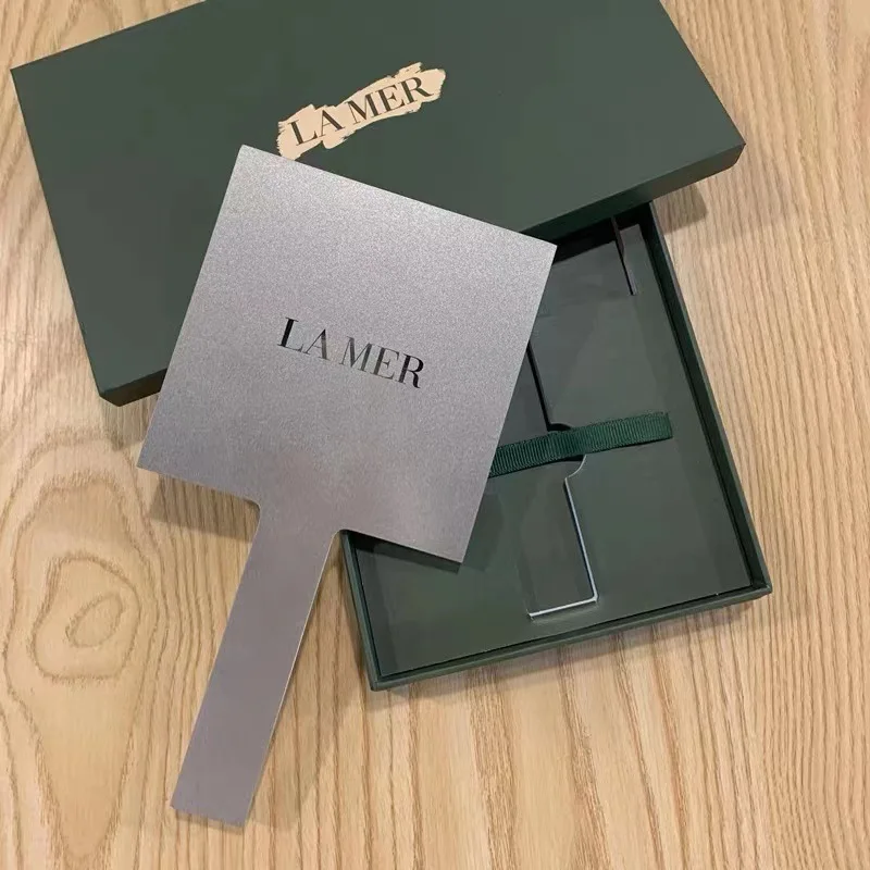 LAMER handheld mirror, portable sand silver souvenir cosmetic mirror, metallic gift boxed handle mirror
LAMER handheld mirror, portable sand silver souvenir cosmetic mirror, metallic gift boxed handle mirror