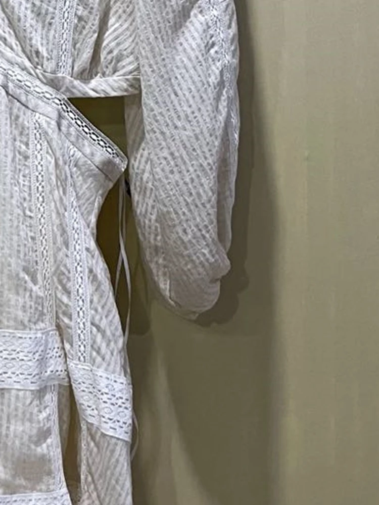 2022 Spring and Summer New Hollow Out Stitching Dress V-neck High Waist Women Mini Dress
2022 Spring and Summer New Hollow Out Stitching Dress V-neck High Waist Women Mini Dress