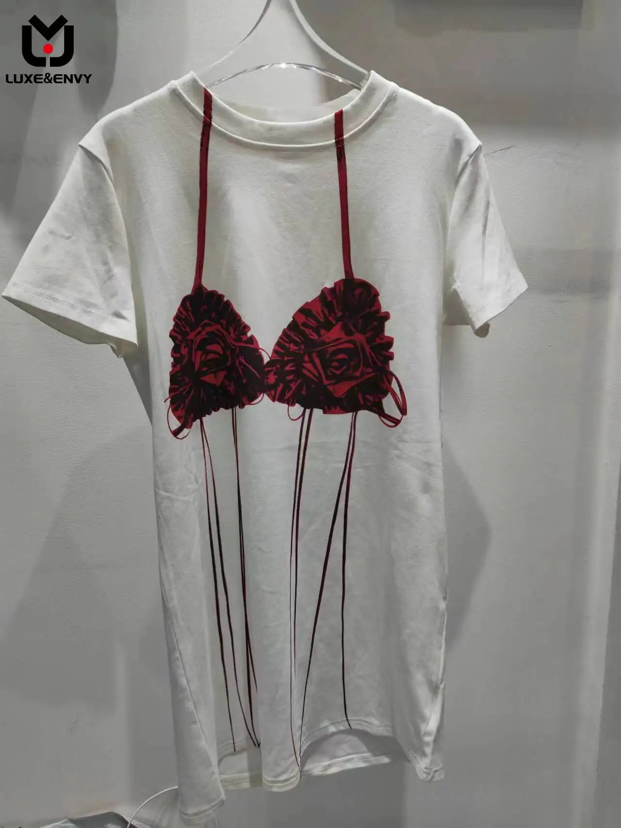 Роскошное & ENVY 2023 летнее Новое дизайнерское платье из двух частей с принтом, Женский Повседневный свободный контрастный топ с коротким рукавом
Роскошное & ENVY 2023 летнее Новое дизайнерское платье из двух частей с принтом, Женский Повседневный свободный контрастный топ с коротким рукавом