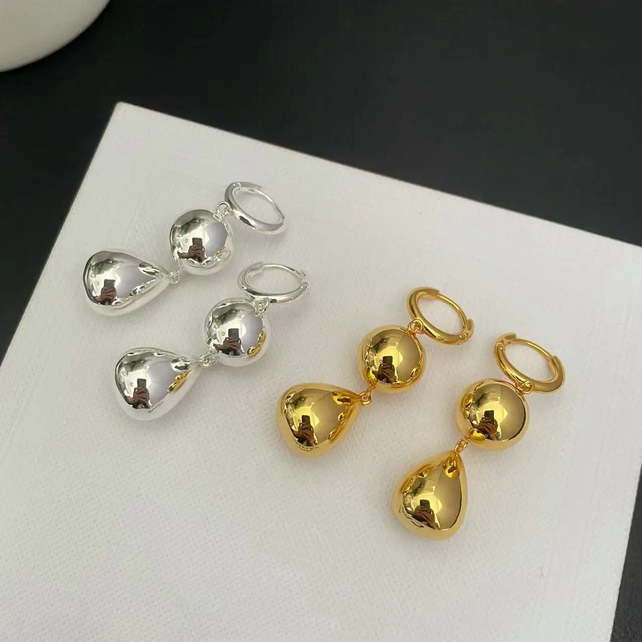 Женские серьги из Дании L * E STUDIO The Cathrine 18K позолоченный шарнирный силуэт
Женские серьги из Дании L * E STUDIO The Cathrine 18K позолоченный шарнирный силуэт
