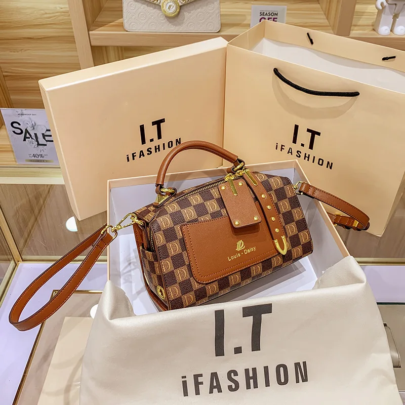 Light luxury leather autumn-winter 2022 new handbox small square bag large capacity high sense crossbody bag W863
Light luxury leather autumn-winter 2022 new handbox small square bag large capacity high sense crossbody bag W863