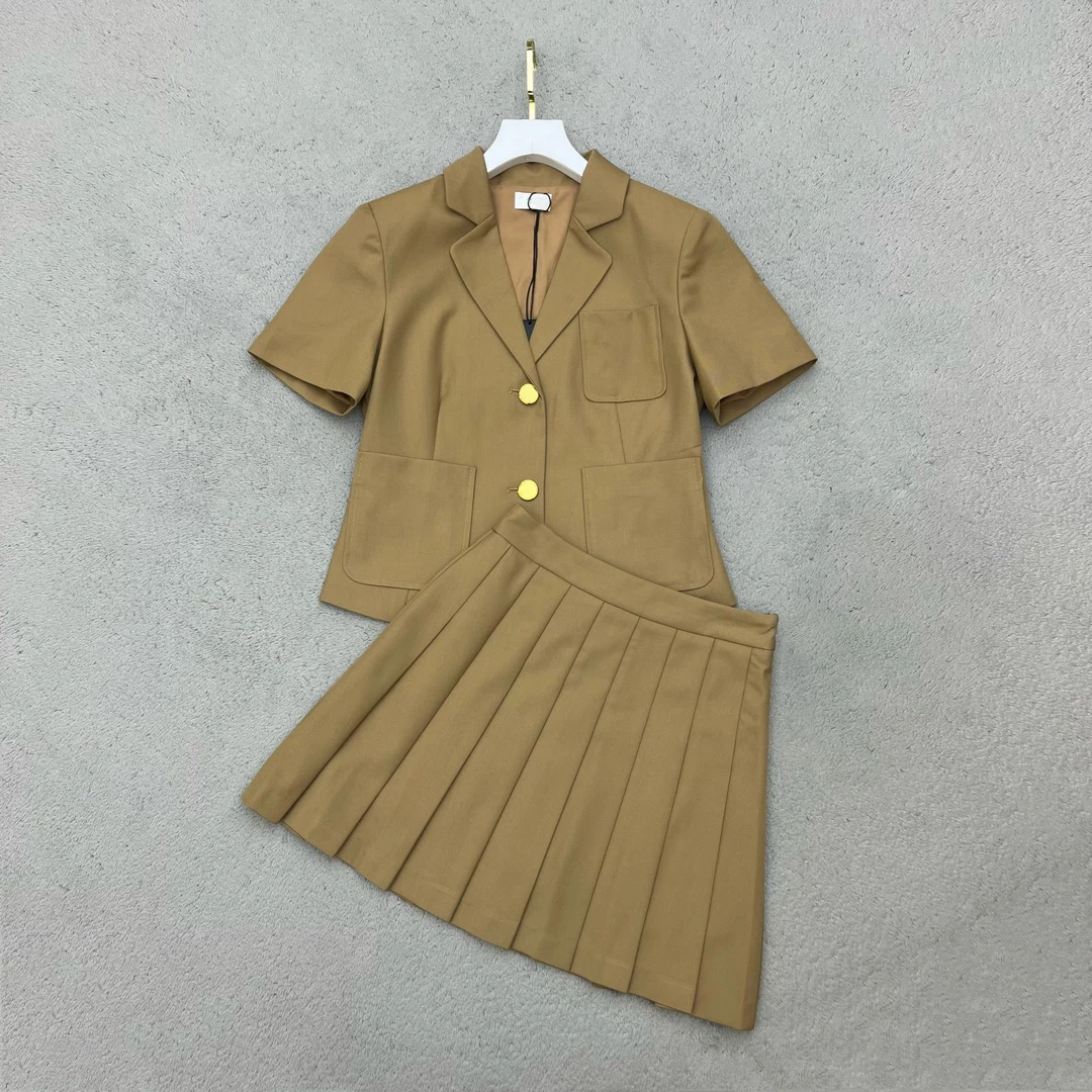 Spring and summer new short-sleeved coat suit with pleated half skirt fashion generous reduce age student gas
Spring and summer new short-sleeved coat suit with pleated half skirt fashion generous reduce age student gas