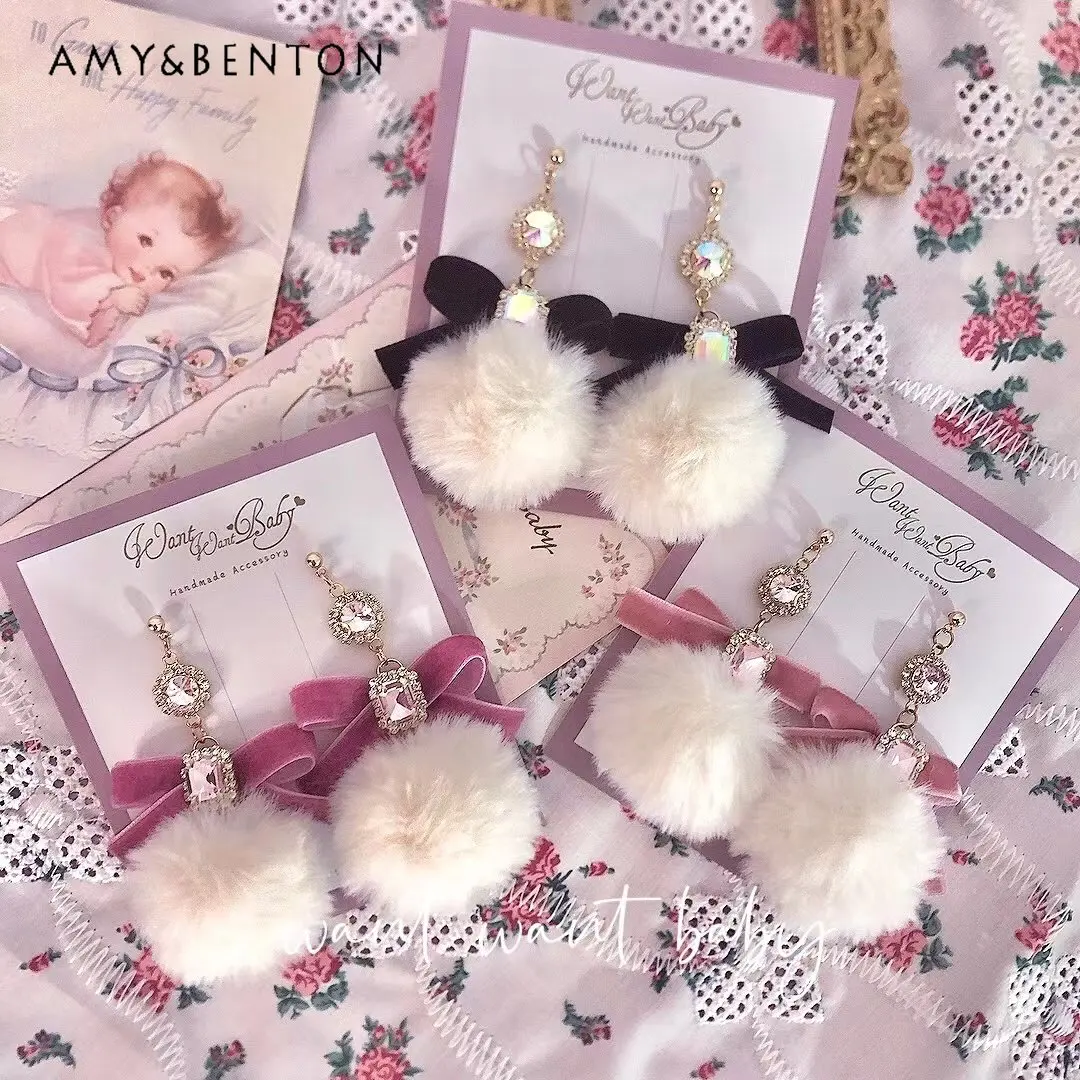 Japanese Lolita Cute Ladies Earings Bow Rhinestone Fur Ball Silver Accessories for Women Sweet Dangle Earrings
Japanese Lolita Cute Ladies Earings Bow Rhinestone Fur Ball Silver Accessories for Women Sweet Dangle Earrings