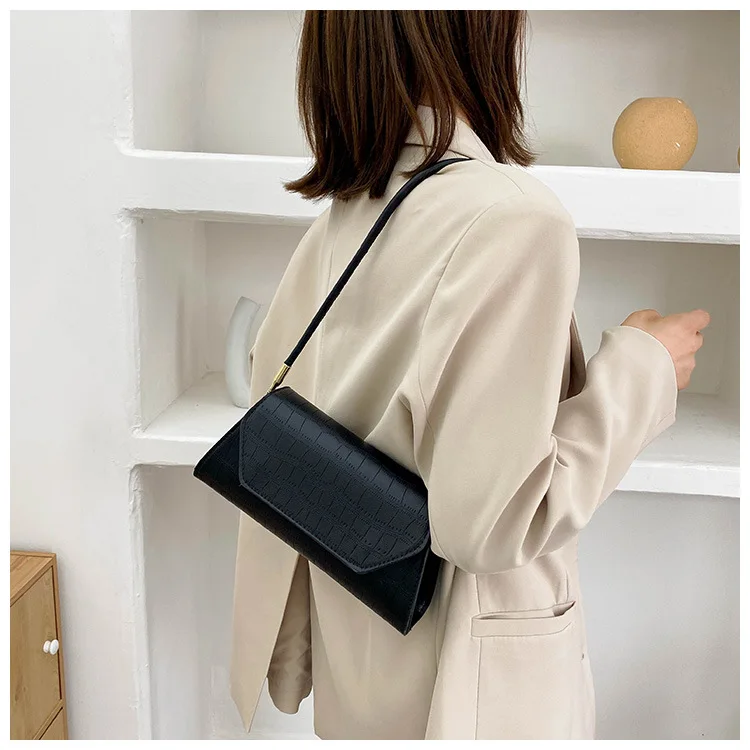 Europe and the United States new fashion net red solid color small square bag women's shoulder bag underarm baguette bag
Europe and the United States new fashion net red solid color small square bag women's shoulder bag underarm baguette bag