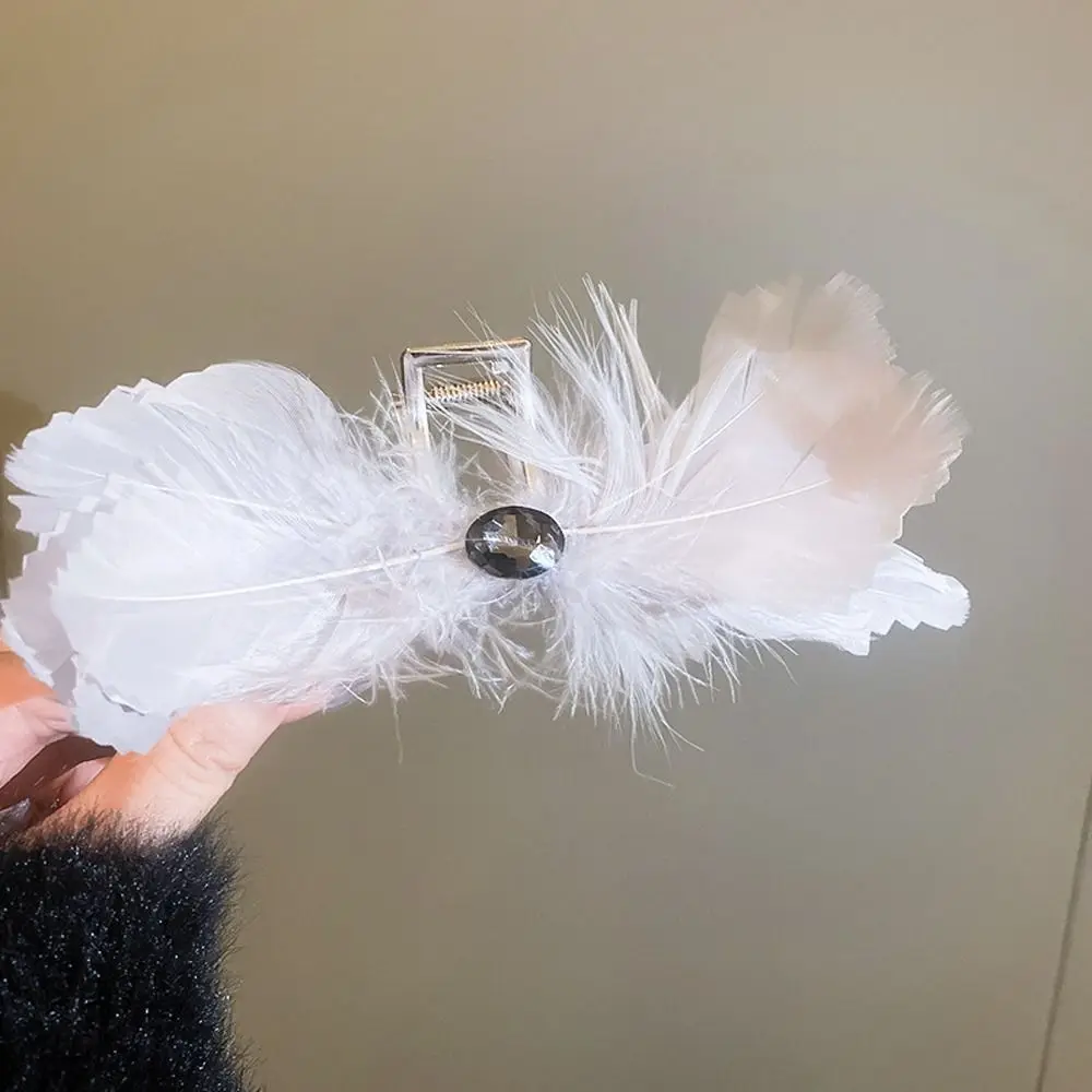 Elegant Feather Fashion Headwear Rhinestone Crystal Korean Shark Clip Women Hair Claws Ponytail Holder Trendy Hairgrip
Elegant Feather Fashion Headwear Rhinestone Crystal Korean Shark Clip Women Hair Claws Ponytail Holder Trendy Hairgrip