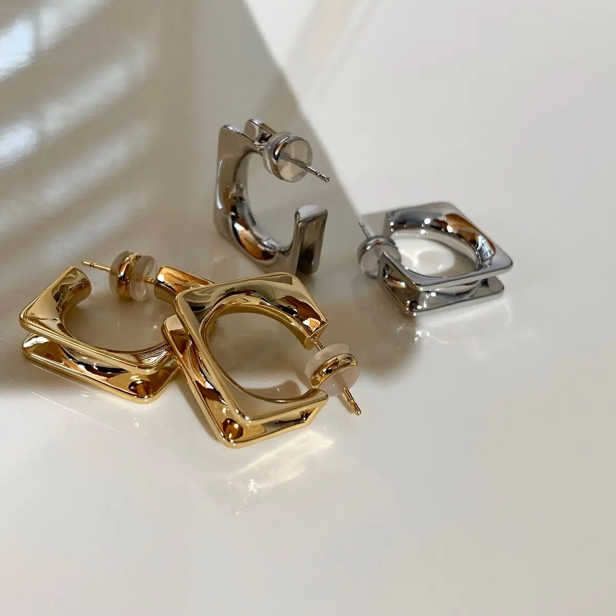 Brass With 18k Gold Hammered Square Hoops Ear Earrings Women Jewelry Party Boho T Show Gown Runway Rare Korean Japan Trendy INS
Brass With 18k Gold Hammered Square Hoops Ear Earrings Women Jewelry Party Boho T Show Gown Runway Rare Korean Japan Trendy INS