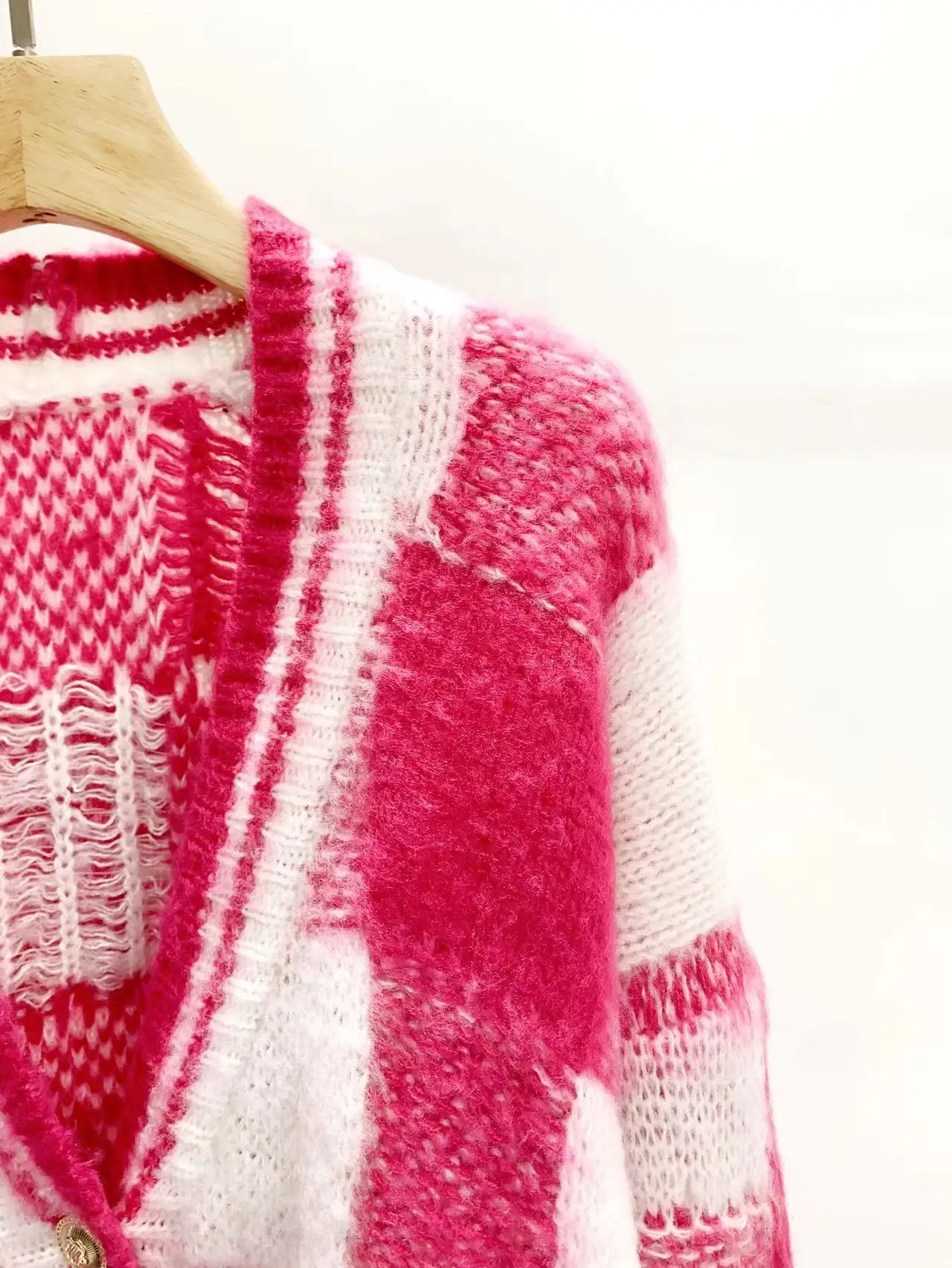 Autumn and Winter Sweater Contrasting Color V-neck Plaid Knitted Jacket Cardigan
Autumn and Winter Sweater Contrasting Color V-neck Plaid Knitted Jacket Cardigan